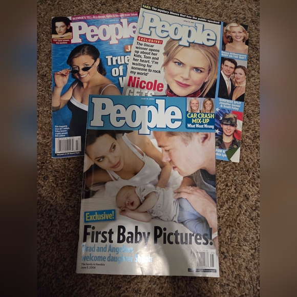 Magazine Collection - Blue and White Covers - Picture 1 of 4